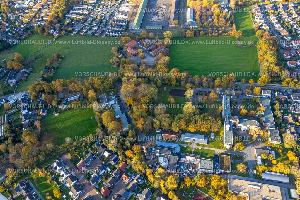 Hamm231101779 | Luftbild, Fußballfeld, LWL Universitätsklinik, Kettelerschule, Westfälisches Institut für Jugendpsychologie, Wiesen und Felder umgeben von herbstlichen Laubbäumen, Uentrop, Hamm, Ruhrgebiet, Nordrhein-Westfalen, Deutschland