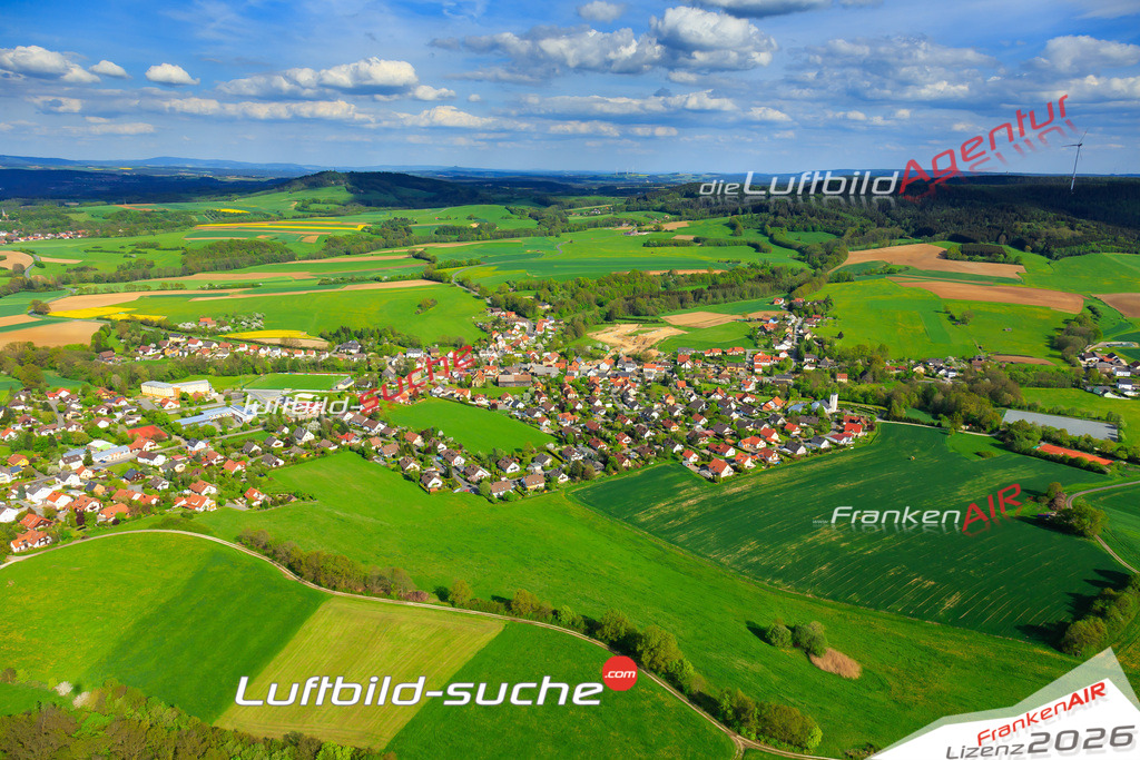 Die Luftaufnahme der Stadt Pittersdorf wurde vom UL-Flugzeug heraus erstellt ( keine Drohne )- hohe Auflösung für beste Qualität