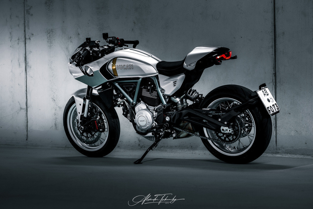 Ducati Scramber Formula 73 | Entdecken Sie die faszinierende Welt von Alexander Tschuncky Arts: Kreative Fotografie, atemberaubende Automobilkunst und hochwertiger Bilderdruck. Lassen Sie sich inspirieren! - Realisiert mit Pictrs.com