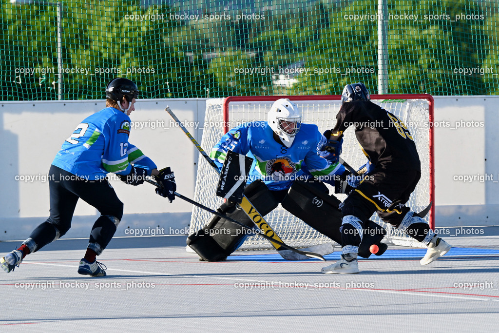 VAS Ballhockey Villach vs. ASKÖ Villach Ballhockey | #12 Malli Nicolas SV ASKÖ Ballhockey, #35 Lepuschitz Leo SV ASKÖ Ballhockey, #65 Ortner Stefan VAS Ballhockey Villach, VAS Ballhockey Villach vs. ASKÖ Villach Ballhockey , VAS Ballhockey Villach vs. ASKÖ Villach Ballhockey  am 13.05.2026 in Villach (Alpen Arena ), Austria, (Photo by Bernd Stefan)