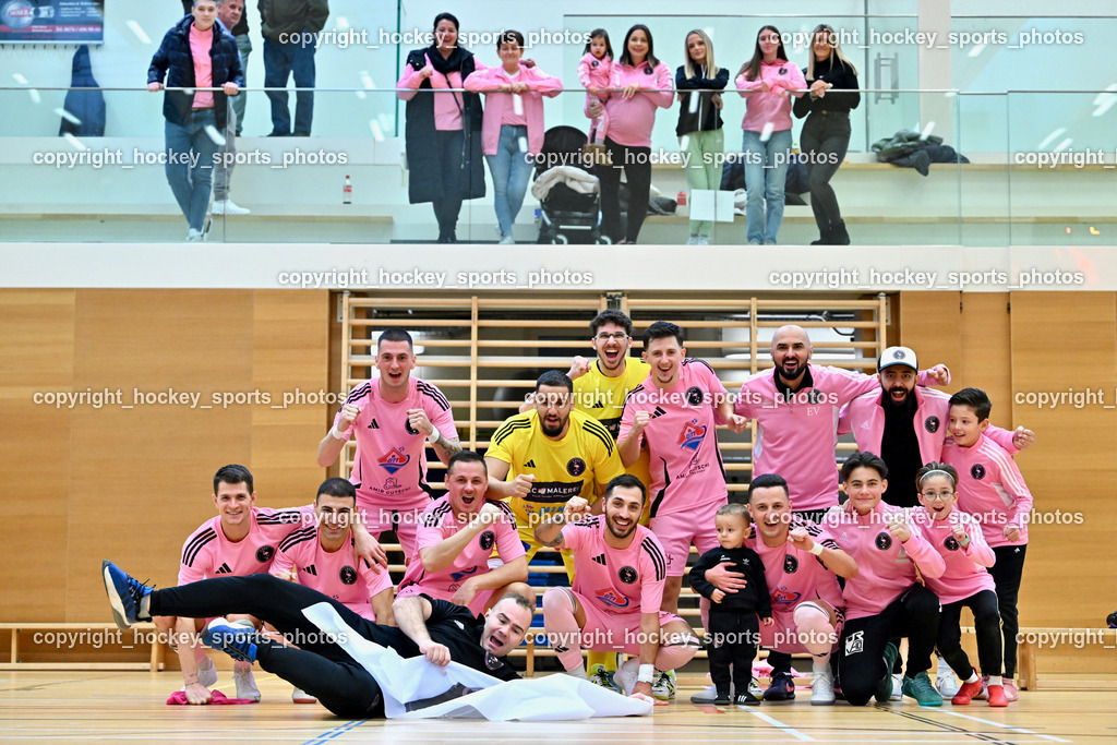 Carinthia Flamengo Futsal Club vs. Dynamo Triestingtal | Carinthia Flamengo Mannschaft mit Fans, Carinthia Flamengo Futsal Club vs. Dynamo Triestingtal, Carinthia Flamengo Futsal Club vs. Dynamo Triestingtal am 29.12.2024 in Villach (Ballspielhalle St. Martin), Austria, (Photo by Bernd Stefan)