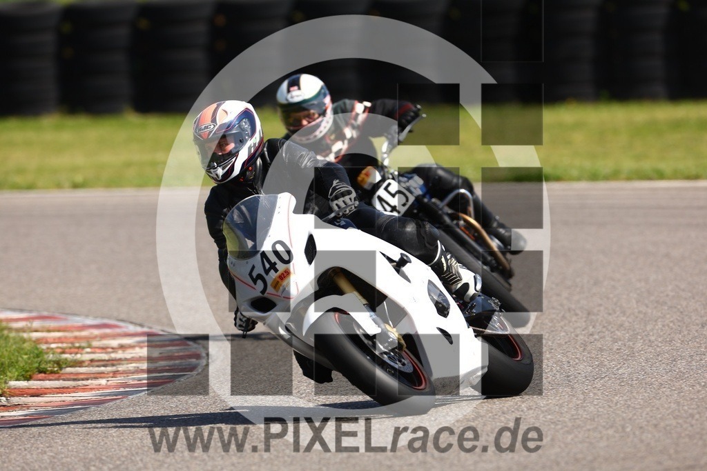 0540-20250502_01249 | Schöne Erinnerungen an spannende Momente - das festzuhalten ist unser Job. PIXELrace.de ist seit 2003 auf den Rennstrecken Europas unterwegs um die Action draußen beim Fahren und die wunderbare Stimmung imm Fahrerlager für euch einzufangen.