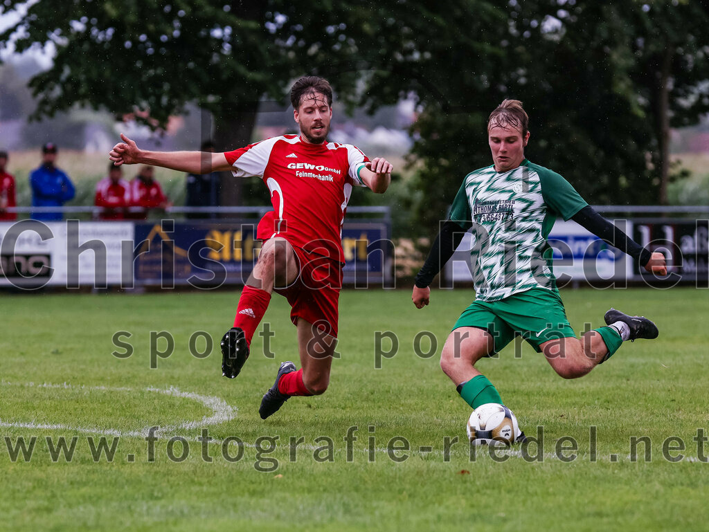 2023-08-06_067_SpVgg_Neuching_gegen_SG_Hoerlkofen-Woerth | Neuching, Deutschland, 06.08.2023:
Fußball, A-Klasse 2023 / 2024, 1. Spieltag, SpVgg Neuching gegen SG Hörlkofen/Wörth, Endergebnis: 0:0

Andreas Groegler (SG Hörlkofen/Wörth, #5), Johannes Graf (SpVgg Neuching, #8)

Foto: Christian Riedel / fotografie-riedel.net