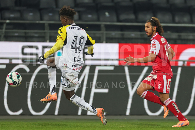 Austrian Bundesliga: Grazer AK 1902 vs LASK | GRAZ, AUSTRIA, 13.DEC.25 - SOCCER - ADMIRAL Bundesliga, Grazer AK 1902 vs LASK. The image shows Modou Keba Cisse (Lask) and Ramiz Harakate (GAK).