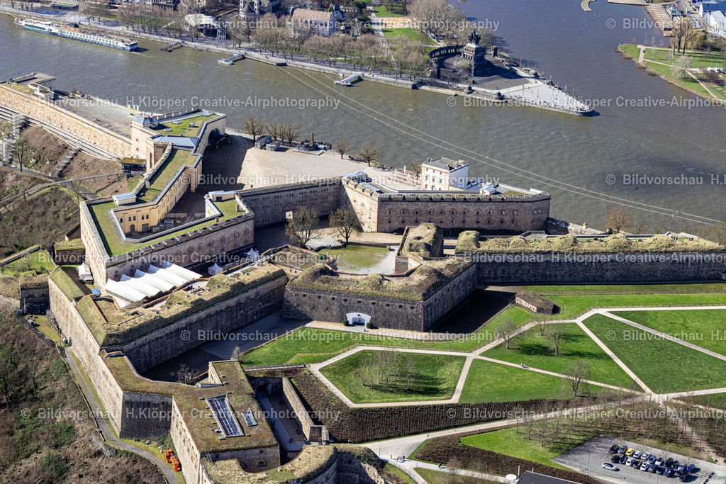 Luftbilder Koblenz-9989 | Luftbildfotografie Burganlage der " Festung Ehrenbreitstein " am Ufer des Rheins in Koblenz im Bundesland Rheinland-Pfalz, Deutschland. - Realisiert mit Pictrs.com