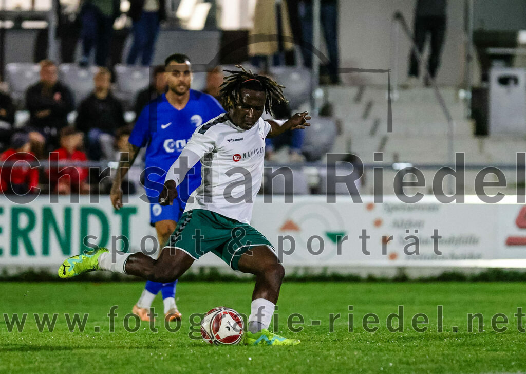 2023-10-13_069_FC_Schwaig_gegen_TSV_Ampfing | Oberding, Deutschland, 13.10.2023:
Fußball, Landesliga Südost 2023 / 2024, 16. Spieltag, FC Schwaig gegen TSV Ampfing, Endergebnis: 3:2

Bilal Ibrahim (FC Schwaig, #6)

Foto: Christian Riedel / fotografie-riedel.net