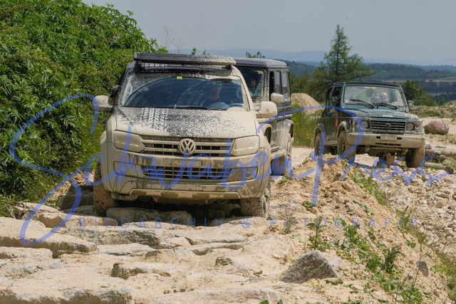DSC09145 | Vierradfahrzeuge testen unterschiedliches Terrain - ueber Stock und Stein

Offroad Grundkurs im Steinbruch. Unterschiedliche Fahrgegebenheiten mit dem gelaendegaengigem Offroad-Fahrzeug. 

Deutschland, Geisingen, Steinbruch Meichle und Mohr, 10.06.2023
