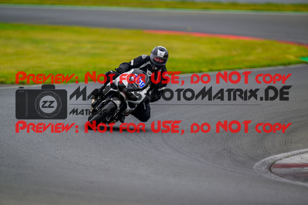 MaZZes_FotoMatrix_240724_6007705_7719 | BLAU