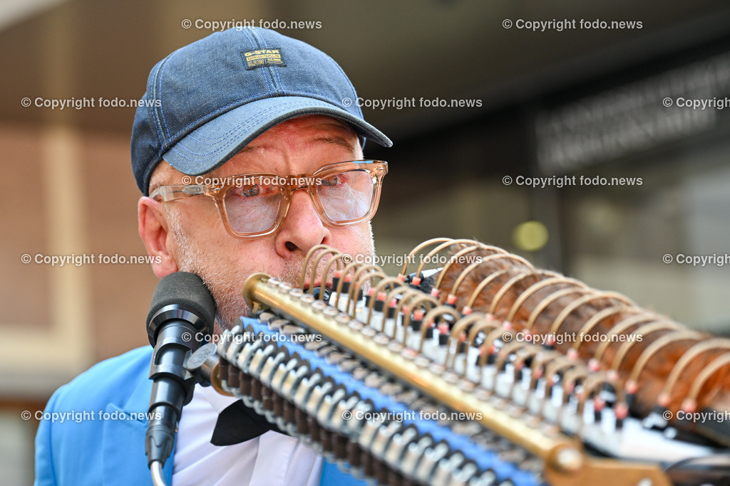 Pflasterspektakel_ 36. Linzer Pflasterspektakel 2024_ 18.07.2024-4 | 18.07.2023, Linz, AUT, 36. Linzer Pflasterspektakel 2024, im Bild diverse Kuenstler