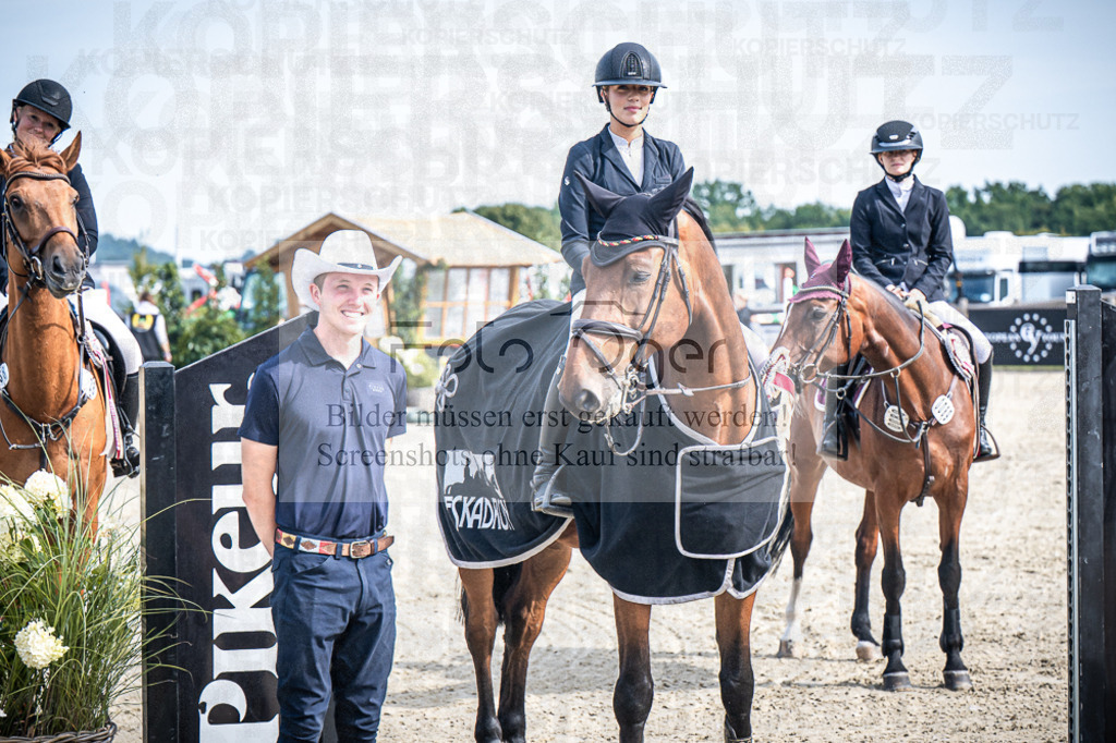 DOS_8515 | Entdecke hochwertige Reitturnierfotos von Foto Oger. Professionell, emotional und authentisch – jetzt Lieblingsmomente im Shop bestellen.Deutschlandweite Turnierfotografie. - Realisiert mit Pictrs.com