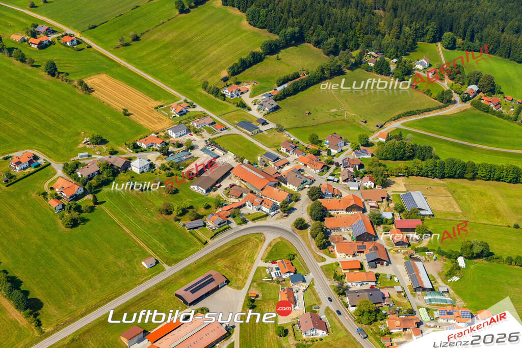 Schrägluftbild  Saldenau  Hohenau - Das Luftbild wurde 2025 vom UL-Flugzeug heraus erstellt ( keine Drohne ) - Hochauflösende Luftaufnahme -Nicht vergleichbar mit Google Maps oder Satelittenbilder- Die Geschenkidee !Mit Lizenz und Bildrechte bestellbar