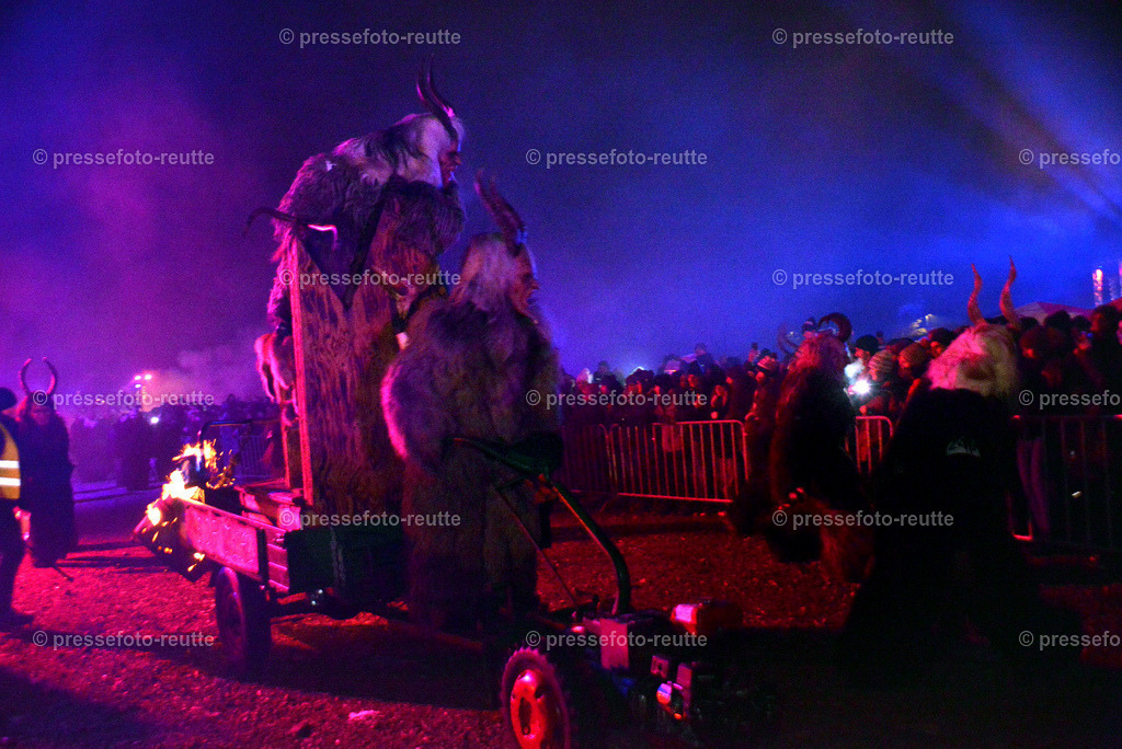 news-2022-Dez03-Krampusumzug-Reutte-WTV_5734 | Info aus dem Bezirk Reutte/Ausserfern Tirol sowie eine umfangreiche Bilddatenbank über die gesamte Region: Lechtal, Talkessel Reutte, Tannheimertal, Zwischentoren. Lech, Plansee, Zugspitze, Grenztunnel, B179, Fernpassstraße, Verkehr, Lawinen, Tradition, - Realisiert mit Pictrs.com