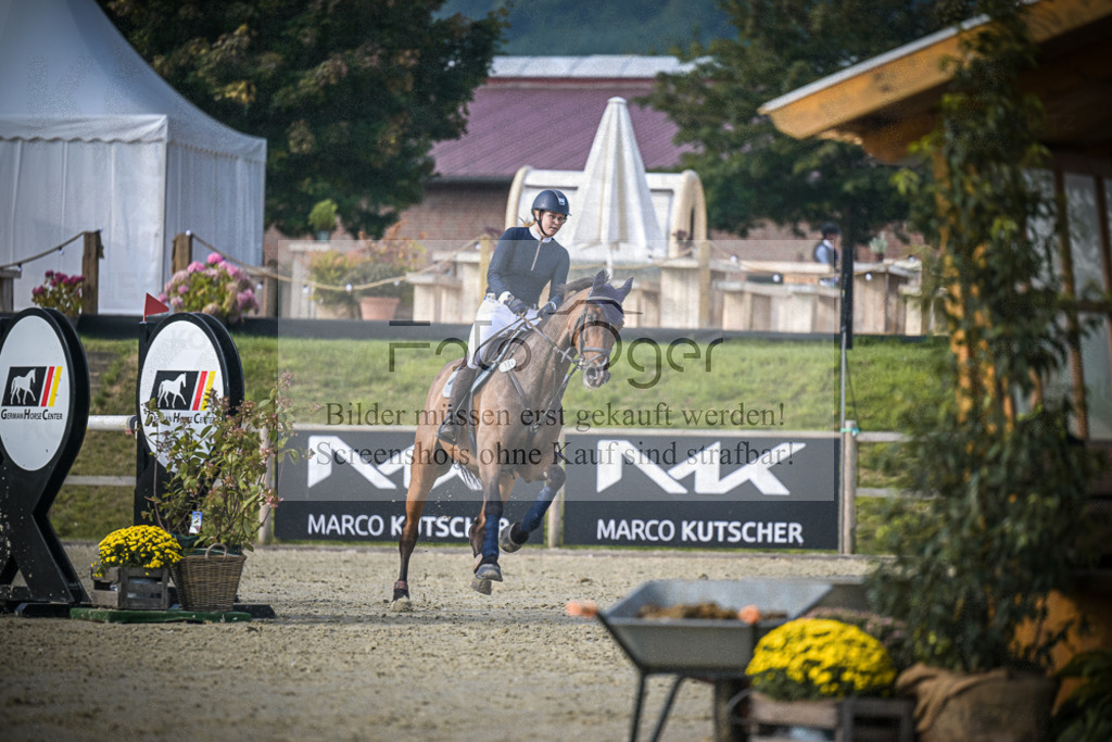 DOS_2324 | Entdecke hochwertige Reitturnierfotos von Foto Oger. Professionell, emotional und authentisch – jetzt Lieblingsmomente im Shop bestellen.Deutschlandweite Turnierfotografie. - Realisiert mit Pictrs.com