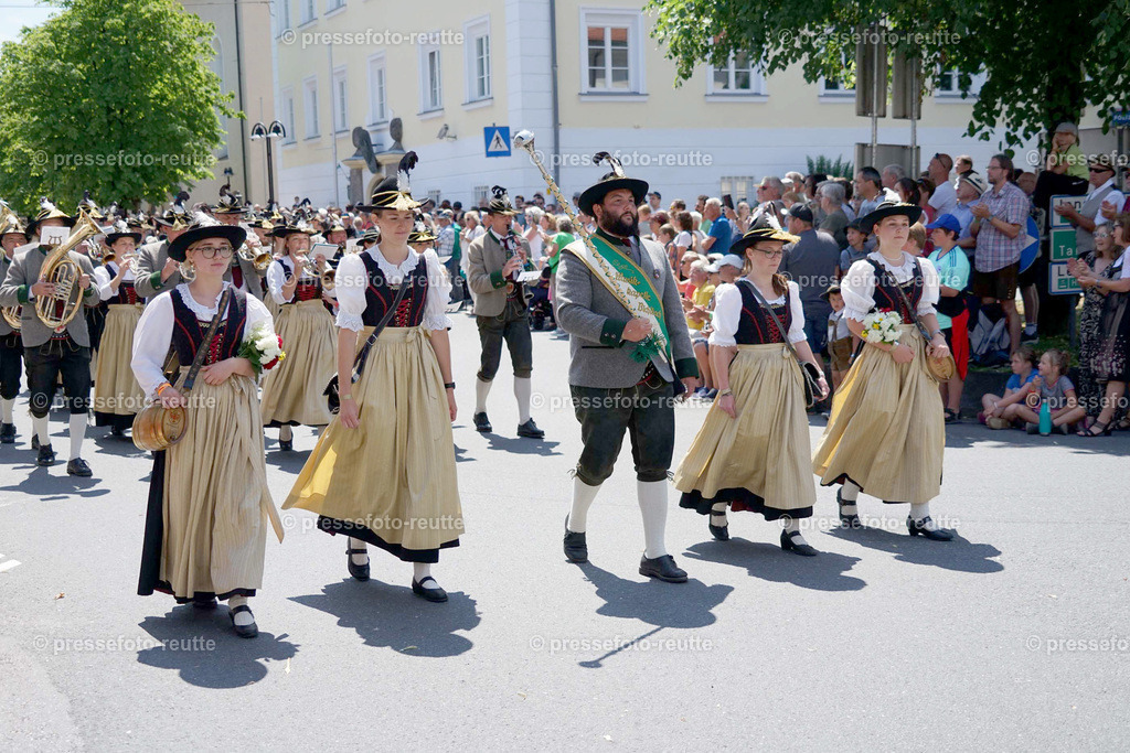 27b-BICHLBACH-Bundesmusikfest-2023-Juni16-Reutte-DSC06719 | Info aus dem Bezirk Reutte/Ausserfern Tirol sowie eine umfangreiche Bilddatenbank über die gesamte Region: Lechtal, Talkessel Reutte, Tannheimertal, Zwischentoren. Lech, Plansee, Zugspitze, Grenztunnel, B179, Fernpassstraße, Verkehr, Lawinen, Tradition, - Realisiert mit Pictrs.com