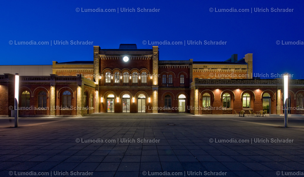 00491-1355 - Bahnhof Halberstadt | Stockfoto und Bilderpool mit Bildmaterial aus Deutschland, dem Harz, Halberstadt, Quedlinburg, Wernigerode und weltweit. Qualitativ hochwertige und professionelle Fotos anschauen und kaufen. - Realisiert mit Pictrs.com