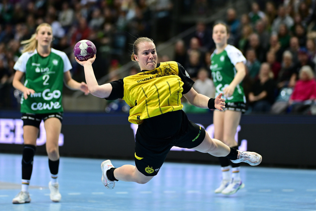 Handball I Frauen I Saison 2024-2025 I 1. HBF I 11. Spieltag I VfL Oldenburg - Borussia Dortmund | Der Sportfotograf. - Realisiert mit Pictrs.com