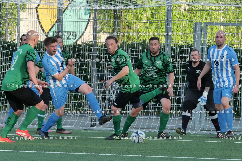 Fußball Kreispokal 25/26 Ü 32 : Spiel um Platz 3 : SV 08/29 Friedrichsfeld - SV Ringenberg AH  2 : 1 | Fußball Kreispokal 25/26 Ü 32 : Spiel um Platz 3 : SV 08/29 Friedrichsfeld - SV Ringenberg AH  2 : 1Spielort : Voerde Friedrichsfeld - Realisiert mit Pictrs.com