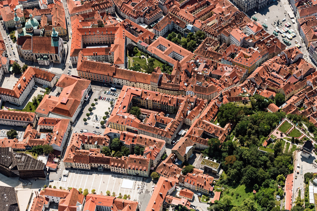 dr__0012248.jpg | GRAZ 20.07.2018 Platz- Ensemble Freiheitsplatz und Karmeliterplatz mit umstehenden Gebäuden im Innenstadt- Zentrum in Graz in Steiermark, Österreich. // Ensemble space Freiheitsplatz and Karmeliterplatz with umstehenden Gebaeuden in the inner city center in Graz in Steiermark, Austria. Foto: Daniel Reiter