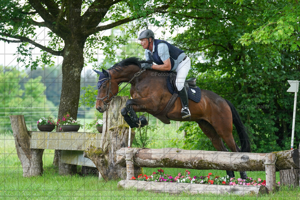 20240518-FAH04019 | Turnierbilder von Niederseon, Turnierfotografen Bayern, Fotoagentur Herrmann, Geländebilder, Reitsportfotografie