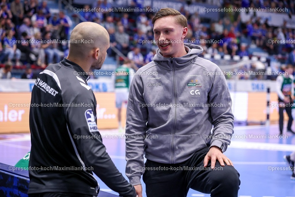 Gum30042601013 | 30.04.2026, Handball, 1. HBL, VfL Gummersbach - Frisch Auf! Göppingen, Saison 2025 / 2026 Herren, Schwalbe-Arena: Der verletzt Ole Pregler (Frisch Auf Göppingen #23) an der Seitenlinie 