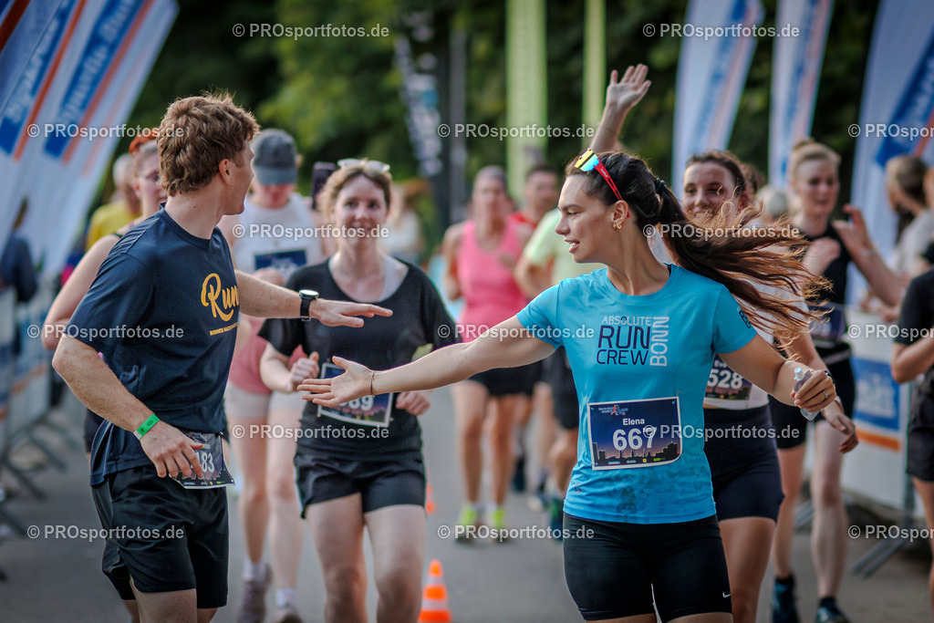 Sparda-Bank Nachtlauf Bonn; Bonn, 18.06.2025 | Impressionen vom Sparda-Bank Nachtlauf Bonn am 18.06.2025 in Bonn (Nordrhein-Westfalen). 