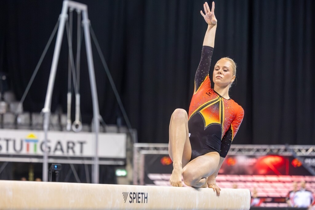 Stuttgart: DTB-Pokal 2026, Mixed-Cup | Stuttgart: DTB-Pokal 2026, Mixed-Cup***Lea Quaas am Schwebebalken - Realisiert mit Pictrs.com