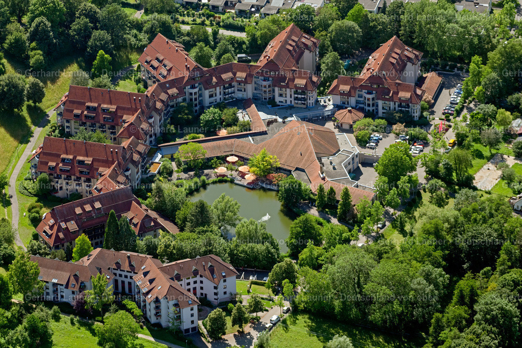 4033605 | FREIBURG IM BREISGAU 30.06.2020 Gebäude und Anlage des Seniorenzentrums " Augustinum Seniorenresidenz " an der Straße Weierweg im Ortsteil Sankt Georgen in Freiburg im Breisgau im Bundesland Baden-Württemberg, Deutschland. Weiterführende Informationen bei: Augustinum gemeinnützige GmbH. // Building of the retirement center Augustinum Seniorenresidenz on street Weierweg in the district Sankt Georgen in Freiburg im Breisgau in the state Baden-Wurttemberg, Germany. Further information at: Augustinum gemeinnuetzige GmbH. Foto: Gerhard Launer