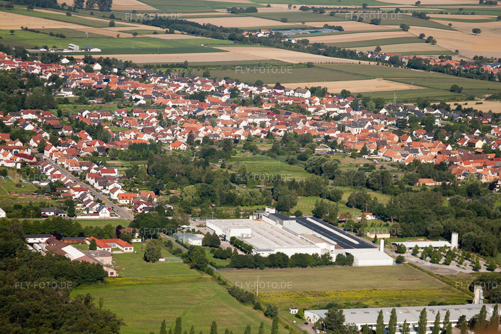 Luftbild: Ortsansicht im Ortsteil Schaidt in Wörth im Bundesland Rheinland-Pfalz in Deutschland. Foto: IMG_31145.jpg vom 07.08.2010 durch Werner Riehm/FLY-FOTO.de