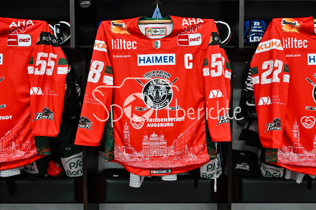 Augsburger Panther - Grizzlys Wolfsburg | Die Augsburger Panther spielen heute in Sondertrikots - Hockey is Diversitiy / Symbolbild / DEL: Augsburger Panther - Grizzlys Wolfsburg; Curt Frenzel Stadion am 10.10.2025