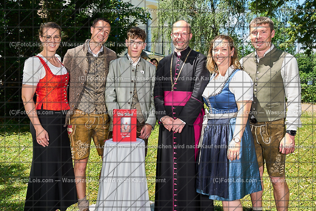 ALP1416_PfarrFirmung Wieselburg_Firmling-PateIn_Familie | (C)FotoLois.com, Alois Spandl, Firmung in der Pfarrkirche Wieselburg mit Generalvikar Dr. Christoph Weiss, Dechant Pfarrer Daniel Kostrzycki und Monignore Franz Dammerer, Sa 15. Juni 2024.