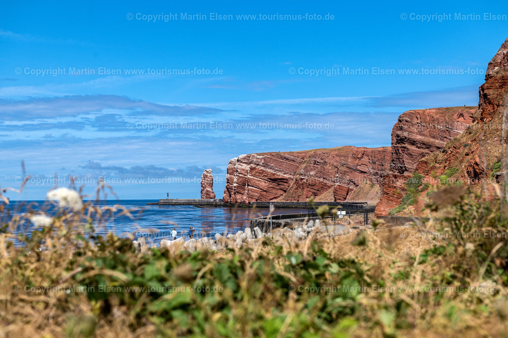 Helgoland Lange Anna_ELS_4100030818 | Helgoland - Aufnahmedatum: 04.08.2018, Aufnahmehöhe:  m, Koordinaten:  - , Bildgröße: 8256 x  5504 Pixel - Copyright 2018 by Martin Elsen, Kontakt: Tel.: +49 157 74581206, E-Mail: info@schoenes-foto.deSchlagwörter:Schleswig-Holstein,Landkreis Pinneberg,Düne,Hochseeinsel,Börteboote,Meer,Küste,Halunder,Oberland,Unterland,Strand,Seehunde,Robben,Lange Anna,Felsen,Roter Felsen,Luftbild,Luftbilder,Bastölpel - Realisiert mit Pictrs.com