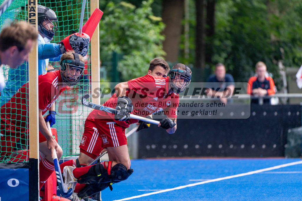 Final4_20250601-1352-HK108563 | Krefeld, Deutschland, 01.06.2025:  Feldhockey Final4 2025 – „Deutsche Feldhockey-Meisterschaften 2025“ Crefelder HTC - Rot-Weiss Köln (Finale Herren) im Gerd-Wellen-Hockeyanlage am 01.06.2025 in Krefeld, Deutschland. (Foto von Kramhöller/Fehrmann/Kaste)Krefeld, Germany, 01.06.2025: Feldhockey Final4 2025 – „Deutsche Feldhockey-Meisterschaften 2025“ Harvestehuder HTC - Düsseldorfer HC (Finale Damen) in Gerd-Wellen-Hockeyanlage at 01.06.2025 in Krefeld, Deutschland. (Foto from Kramhöller/Fehrmann/Kaste)