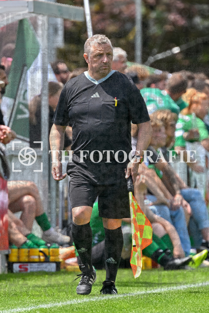 GER, FC Hauingen - SV Waldhaus, Frauen-Fussball, Rothaus Bezirkpokal, Finale, Saison 2024/2025, 29.05.2025 | Richard Schwarz (Schiedsrichter-Assistent)GER, FC Hauingen - SV Waldhaus, Frauen-Fussball, Rothaus Bezirkpokal, Finale, Saison 2024/2025, 29.05.2025Foto: TH Fotografie/Thomas Hess