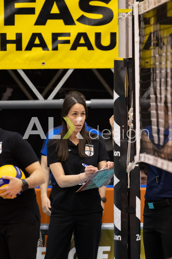 Volleyball I Frauen I Saison 2025-2026 I Volleyball NLA | Women I  Playoffs Finals 1/5 I viteos NUC - VC Kanti Schaffhausen I 06.04.2026 | Laura Girolami (CH) (Viteos NUC) – Cheftrainer - Realisiert mit Pictrs.com
