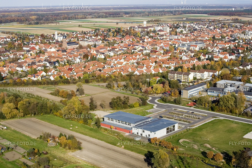 Bienwaldhalle Kandel | Luftbild: Bienwaldhalle Kandel in Kandel im Bundesland Rheinland-Pfalz in Deutschland. Foto: IMG_8832.jpg vom 05.11.2007 durch Werner Riehm/FLY-FOTO.de - Realisiert mit Pictrs.com