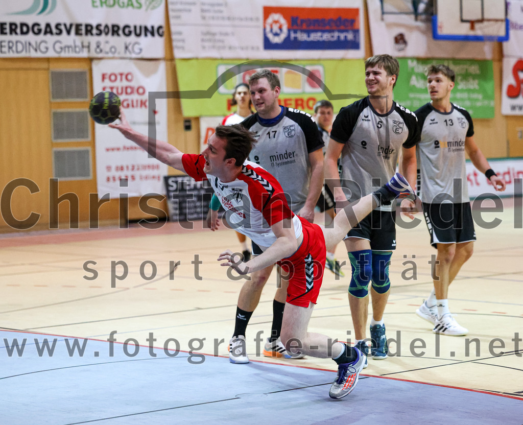 2023-01-21_097_SpVgg_Altenerding_gegen_SC_Eching | Erding, Deutschland, 21.01.2023:
Handball, Bezirksoberliga Männer 2022 / 2023, 12. Spieltag, SpVgg Altenerding gegen SC Eching, Endergebnis: 29:34

Quirin Huber (SpVgg Altenerding, #19), Thomas Landsmann (SC Eching, #17), Simon Pfannes (SC Eching, #5), Justin Pausch (SC Eching, #13)

Foto: Christian Riedel / fotografie-riedel.net
