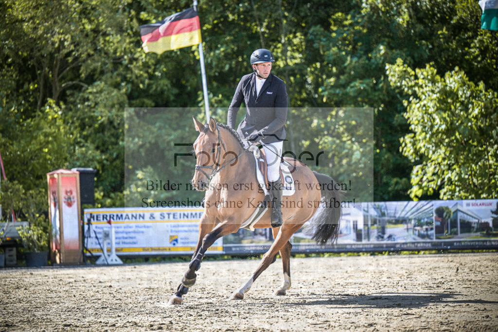 DOS_8721 | Entdecke hochwertige Reitturnierfotos von Foto Oger. Professionell, emotional und authentisch – jetzt Lieblingsmomente im Shop bestellen.Deutschlandweite Turnierfotografie. - Realisiert mit Pictrs.com