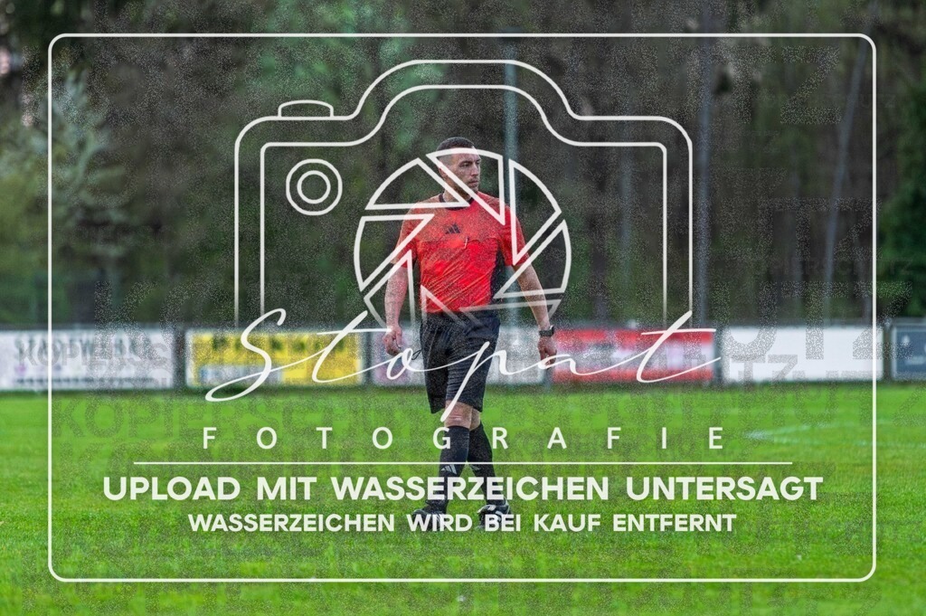 HMFGFS-1038 | Richard Asbuchanow (Schiedsrichter) beim Herren 3. Kreisklasse HK Spiel zwischen Heidmark III und FG Fulde-Stellichte im Heidmarkstadion, Bad Fallingbostel (Simon Paul Stopat) - Realisiert mit Pictrs.com