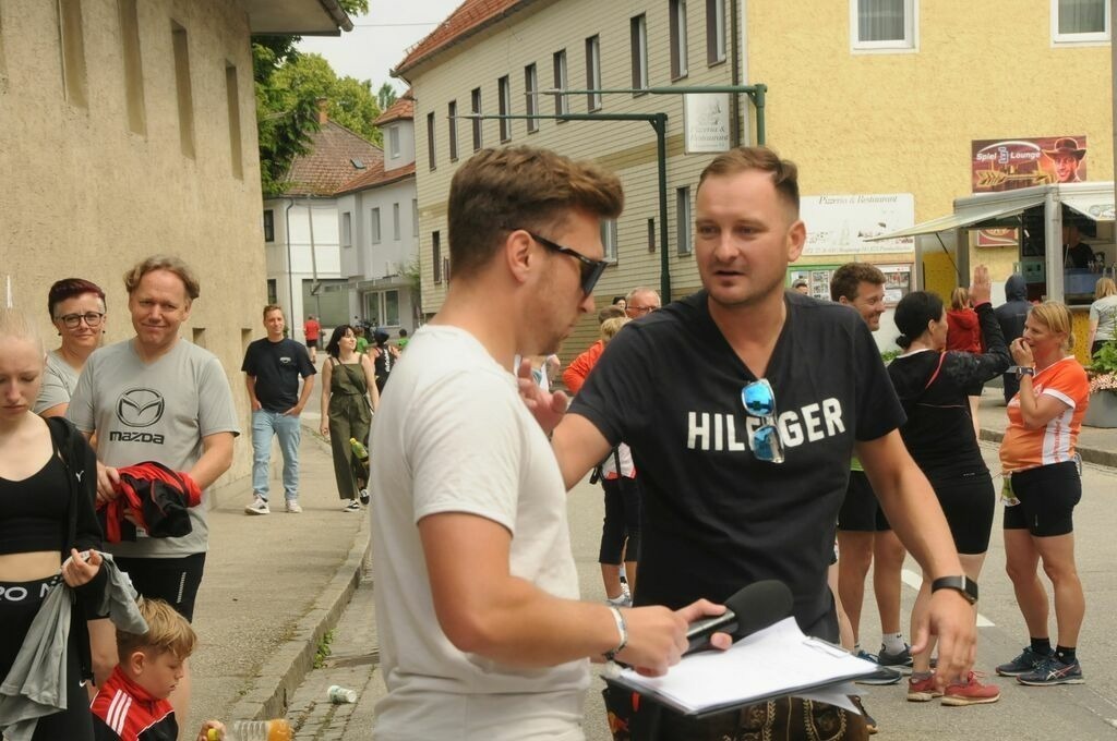 12h Lauf Prambachkirchen | Sport-,  Presse- und Eventbegleitung!
Contact me !
