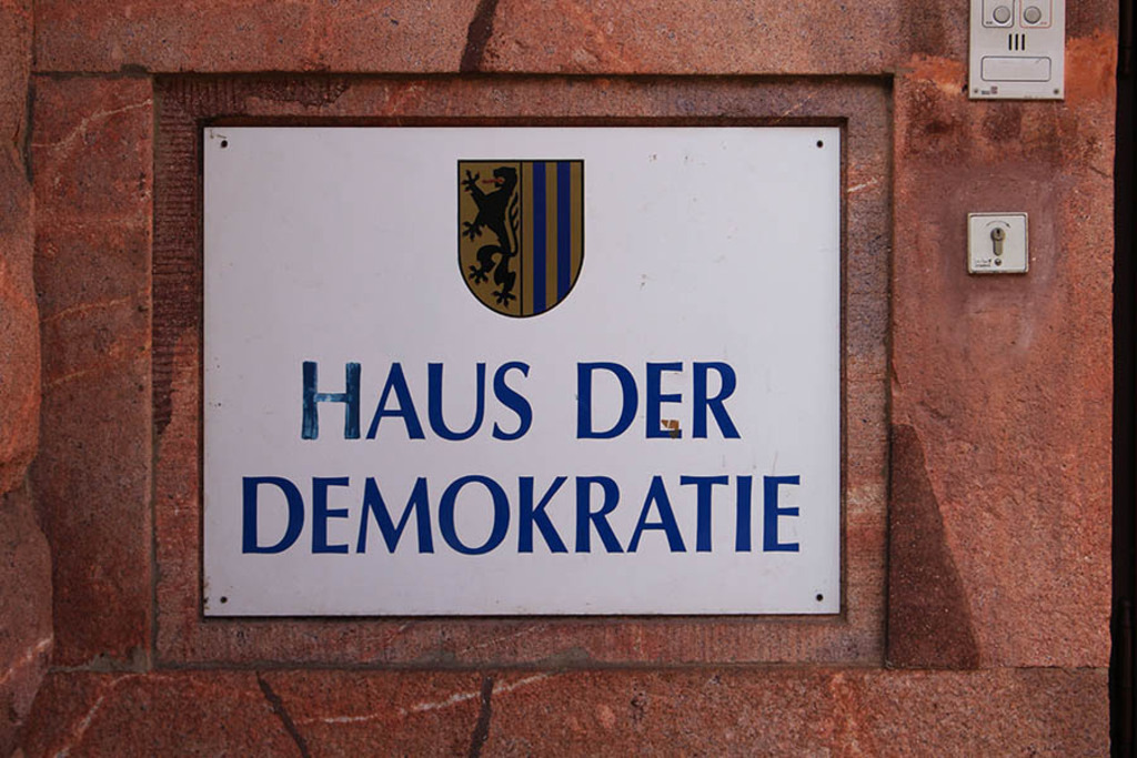 Archiv Bürgerbewegung Leipzig | Entdecke über 20 Kategorien Leipzig-Motive: Foto-Downloads, hochwertige Poster, Leinwand- & Fine-Art-Prints. Jetzt Lieblingsfoto im Bildlexikon Leipzig Shop bestellen!