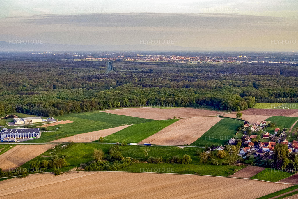 Luftbild: Ortsansicht von Norden in Eschbach im Bundesland Bas-Rhin in Frankreich.Foto: IMG_10678.jpg vom 04.05.2008 durch Werner Riehm/FLY-FOTO.deAuflösung des Originals: 3456 x 2304 px