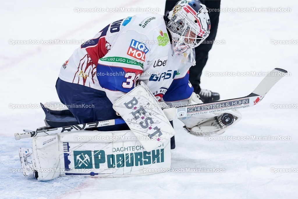 DEG12012501024 | 12.01.2025, Eishockey, Penny DEL, Düsseldorfer EG - Eisbären Berlin, PSD-BANK Dome: Goalie Jake Hildebrand (Eisbären Berlin #30)