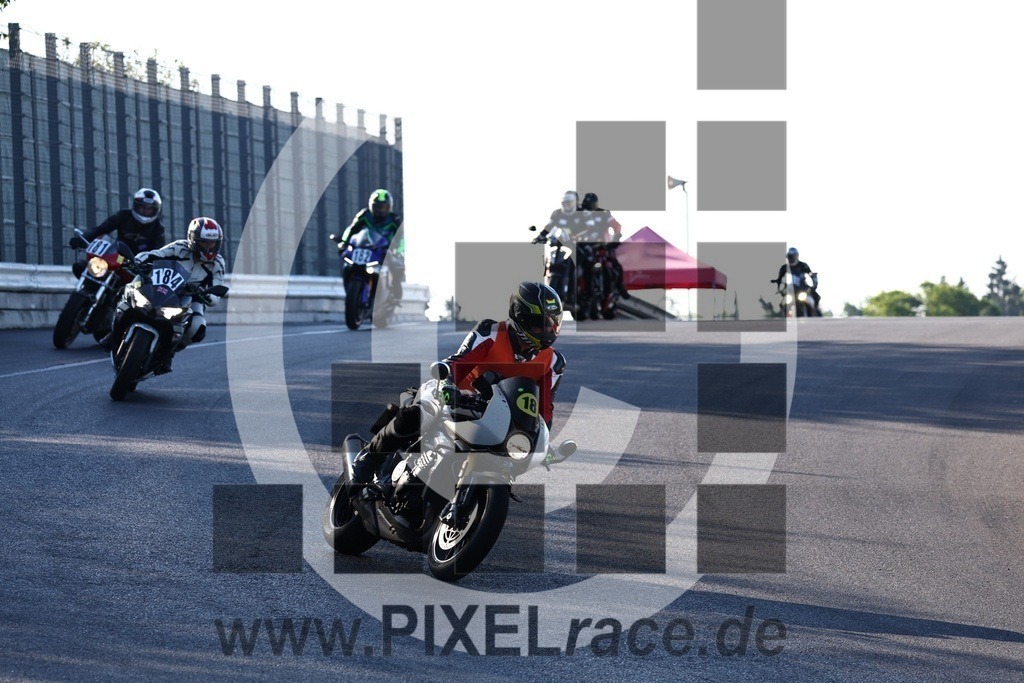 inst18-20240729_00158 | Schöne Erinnerungen an spannende Momente - das festzuhalten ist unser Job. PIXELrace.de ist seit 2003 auf den Rennstrecken Europas unterwegs um die Action draußen beim Fahren und die wunderbare Stimmung imm Fahrerlager für euch einzufangen.