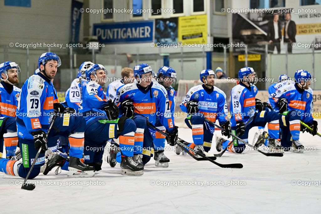 ESC SPARKASSE STEINDORF vs. EV ZELTWEG MURTAL LIONS | #79 Petrik Benjamin ESC Steindorf, #70 Moser Lukas ESC Steindorf, #72 Hobitsch Samuel ESC Steindorf, ESC SPARKASSE STEINDORF vs. EV ZELTWEG MURTAL LIONS, ESC SPARKASSE STEINDORF vs. EV ZELTWEG MURTAL LIONS am 27.12.2025 in Steindorf (Ossiachersee Halle), Austria, (Photo by Bernd Stefan)