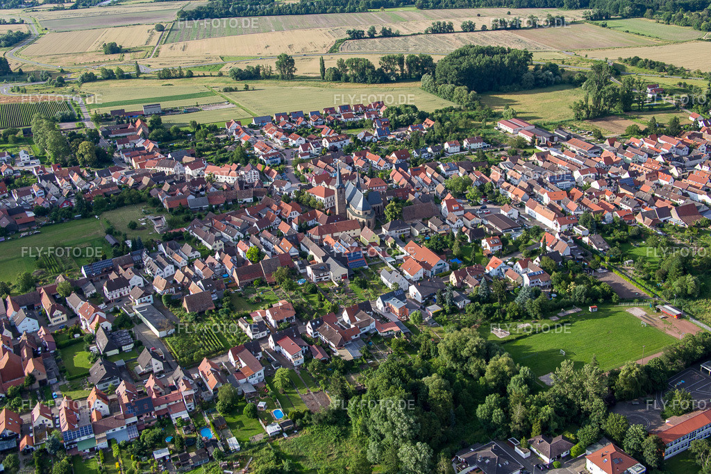 Ortsansicht | Luftbild: Ortsansicht im Ortsteil Geinsheim in Neustadt im Bundesland Rheinland-Pfalz in Deutschland. Foto: IMG_090080.jpg vom 26.06.2016 durch Werner Riehm/FLY-FOTO.de - Realisiert mit Pictrs.com