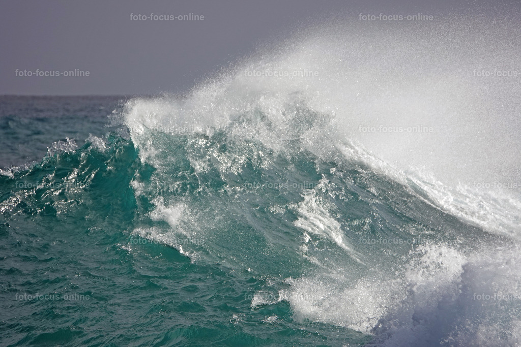 Wild waves | Atlantic breakwater