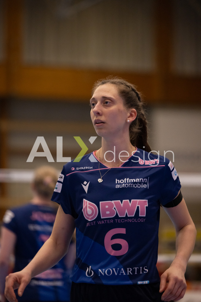 Volleyball I Frauen I Saison 2025-2026 I Volleyball NLA | Women I 1/2 Finals I  VC Kanti Schaffhausen - Sm'Aesch Pfeffingen I 18.03.2026 | 6 Madlaina Matter (CH) (Sm'Aesch Pfeffingen) – Mittelblock - Realisiert mit Pictrs.com