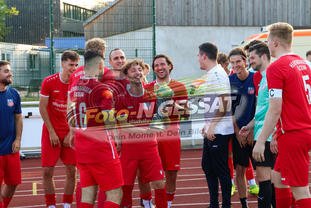 TuS Bardüttingdorf - TuRa Löhne | Auf dem Bild zu sehen: rot SG FA Herringhausen/Eickum: Joel-Antonio Vilariono Carrozzo (Mittig im Bild)SV Löhne-Obernbeck, SG FA Herringhausen/Eickum, Saison 26/27, Fistelmann SuperCup - Realisiert mit Pictrs.com