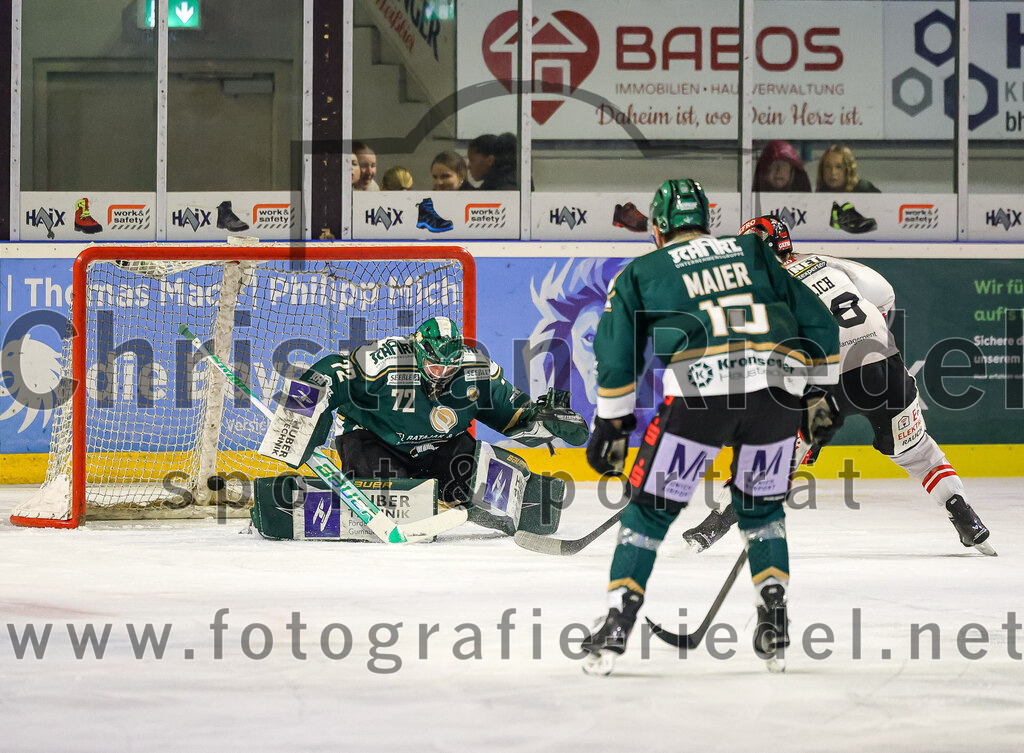 2026-02-08_076_TSV_Erding_gegen_ECDC_Memmingen_Indians | Erding, Deutschland, 08.02.2026:Eishockey, Oberliga Süd 2025 / 2026, 45. Spieltag, TSV Erding gegen ECDC Memmingen Indians, Endergebnis: Torwart David Zabolotny (Erding Gladiators, #72), Elias Maier (Erding Gladiators, #15), Markus Lillich (ECDC Memmingen Indians, #28)Foto: Christian Riedel / fotografie-riedel.net
