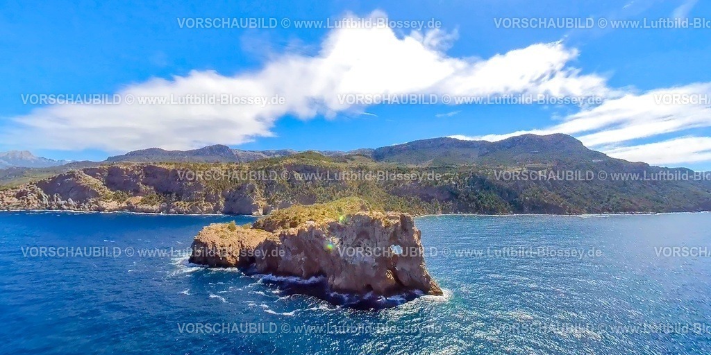 Mallorca230400018Insta001Banyalufar | Luftbild, Lochfelsen Sa Foradada, Lichtreflex, DeijaÂ , Balearen, Mallorca, Balearische Inseln, Spanien